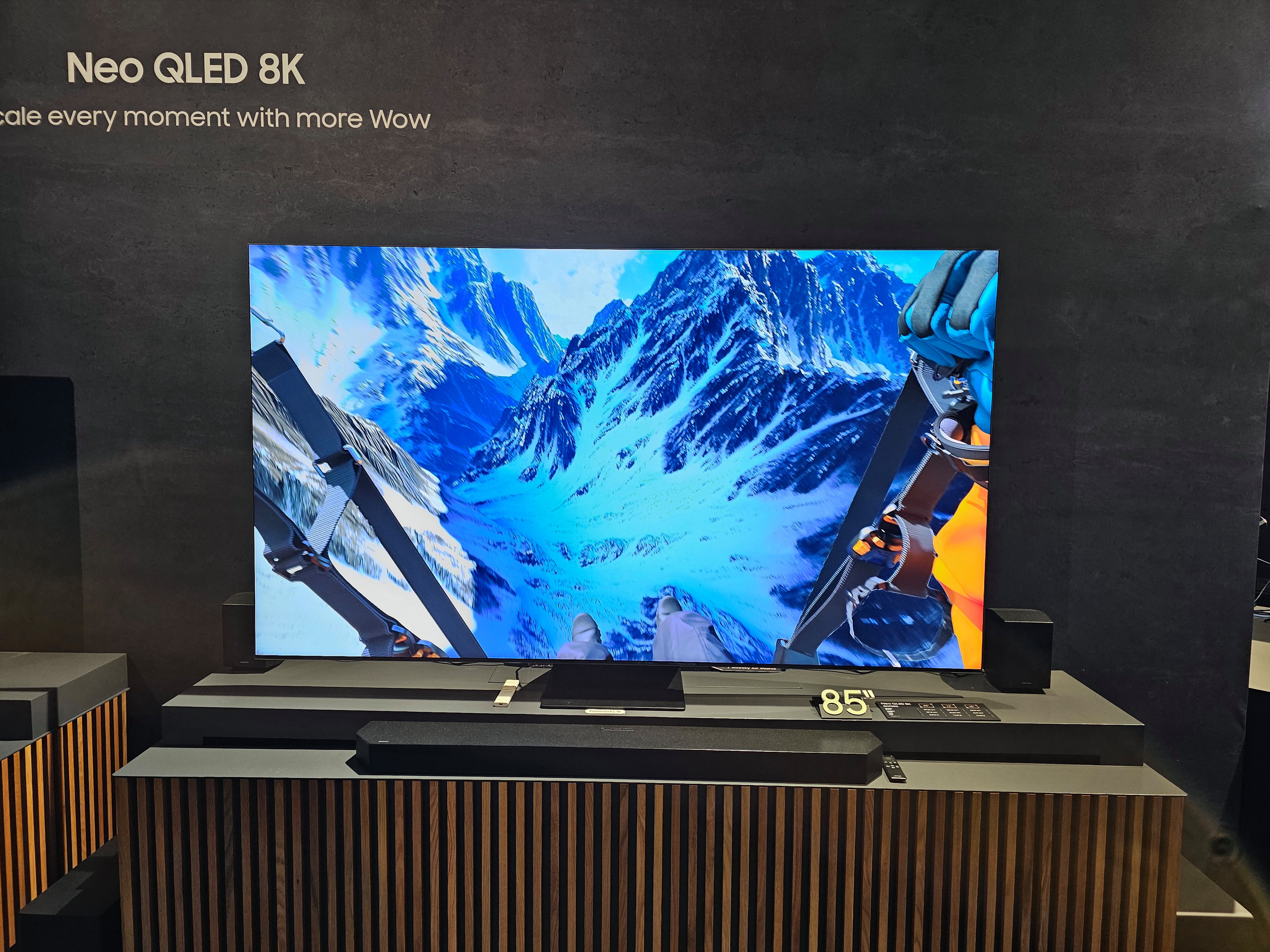 Le téléviseur "Neo QLED 8K" de Samsung. © Matthieu Legouge