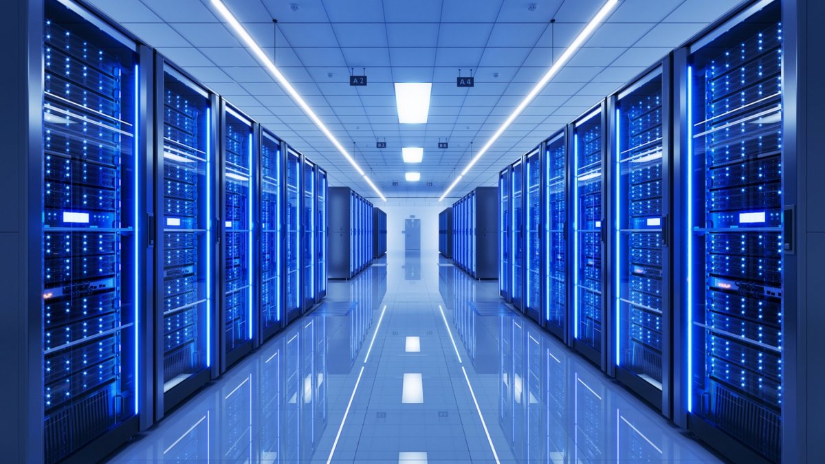 L’hébergement web mutualisé consiste à héberger plusieurs sites sur un même serveur, qui partagent les mêmes ressources (CPU, RAM, stockage), ce qui en fait une solution économique mais moins performante - © Shutterstock