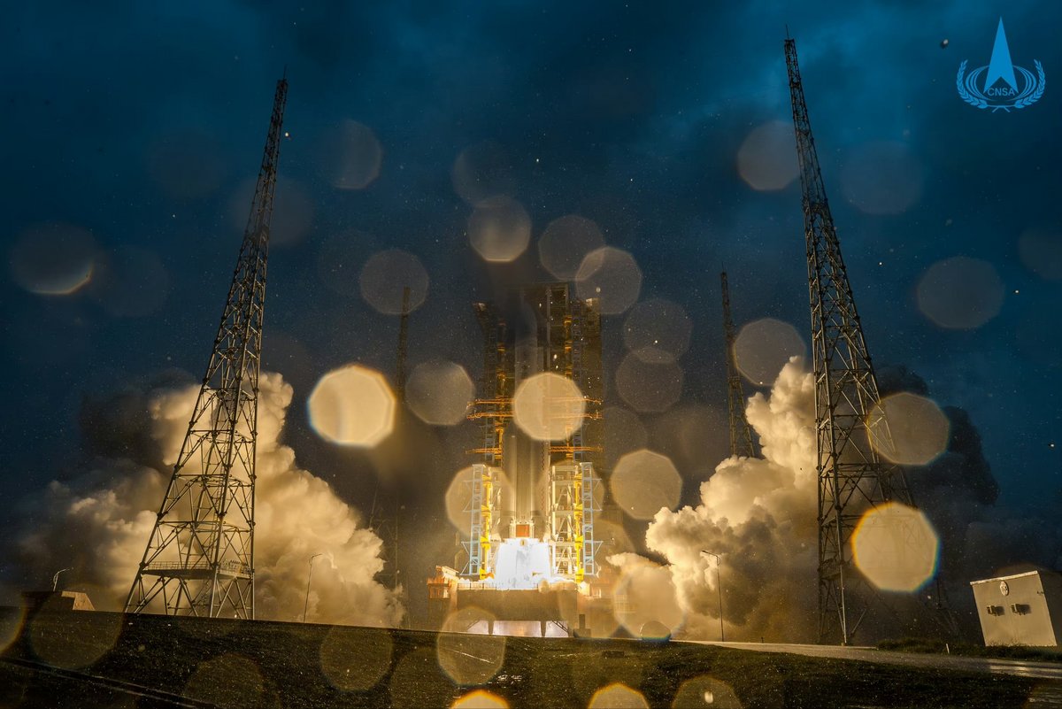 Décollage spectaculaire (et sous la pluie) pour la mission lunaire Chang'e 6 © CNSA