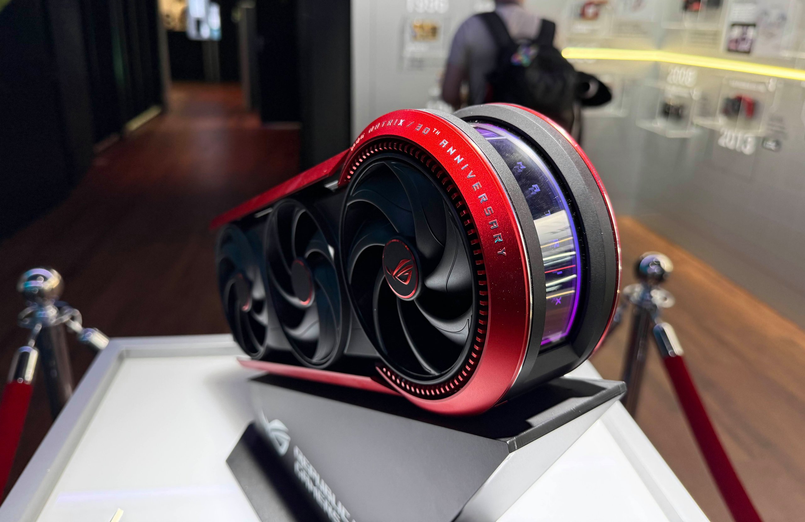 30 ans d'ASUS dans le graphique : une ROG Matrix GeForce RTX 5090 ...