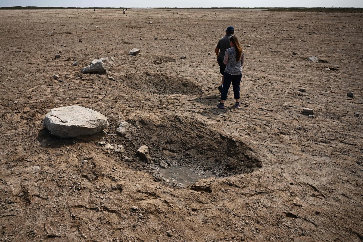 Ainsi que de nombreux cratères © AFP / Patric Fallon