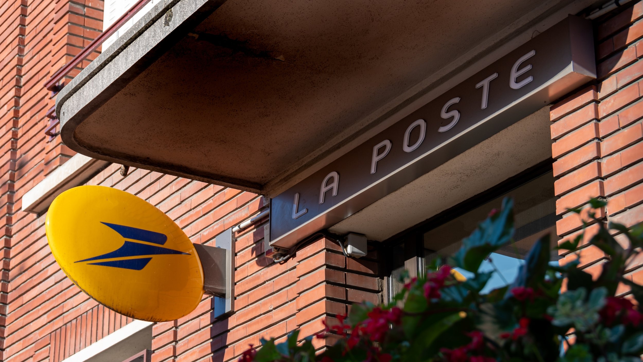 Une agence de La Poste © HJBC / Shutterstock.com