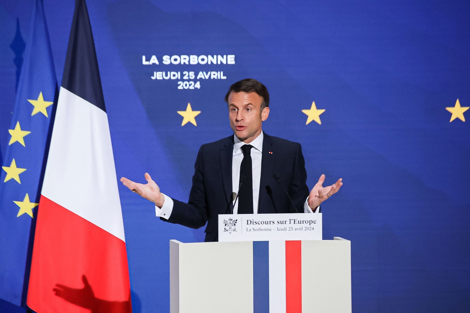 Emmanuel Macron s'engage contre l'accès des plus jeunes aux réseaux sociaux © Shutterstock - Antonin Albert