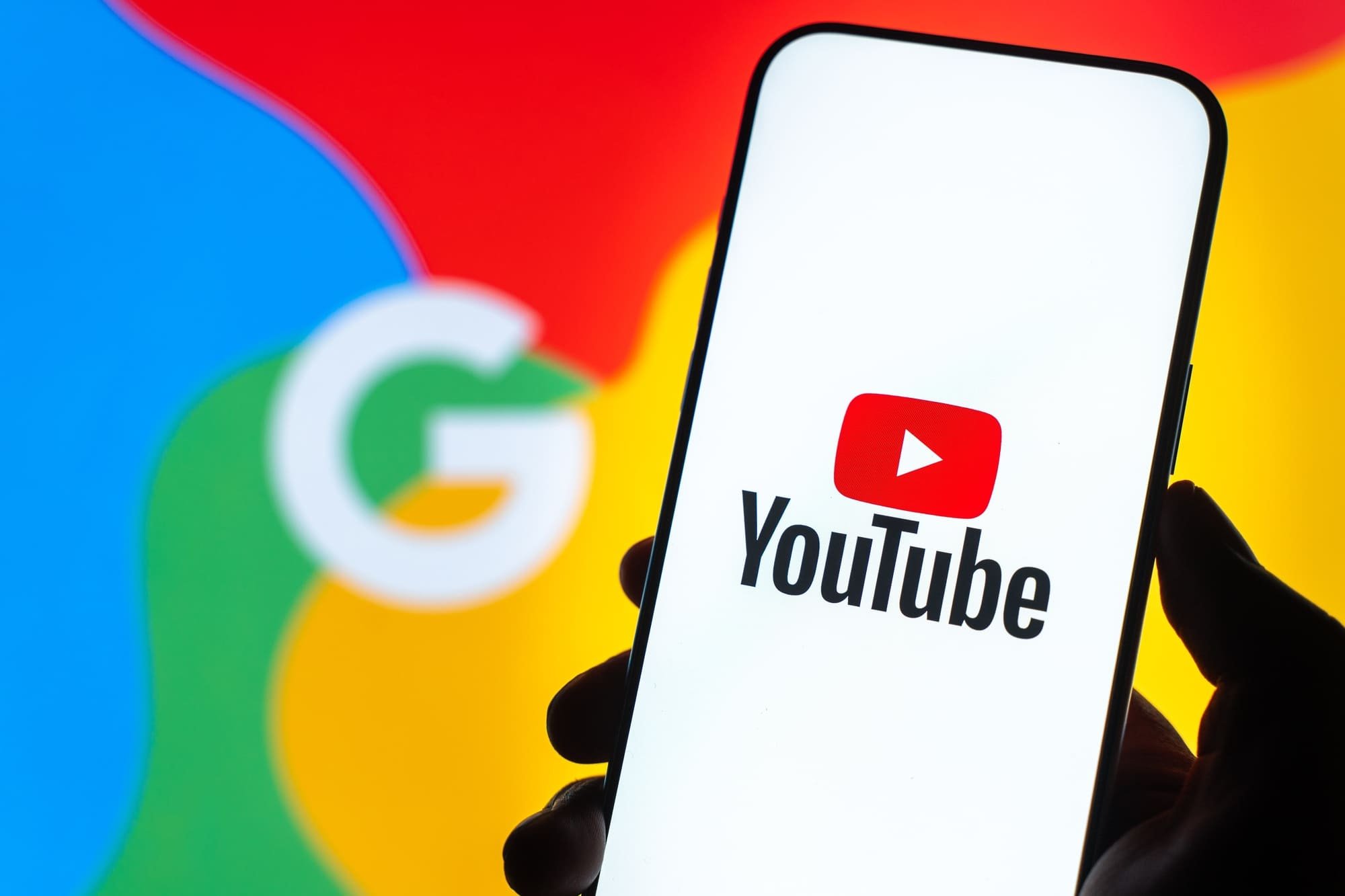 Une influenceuse force Google à dévoiler les données du fraudeur qui a cloné sa chaîne YouTube. © Stockinq / Shutterstock