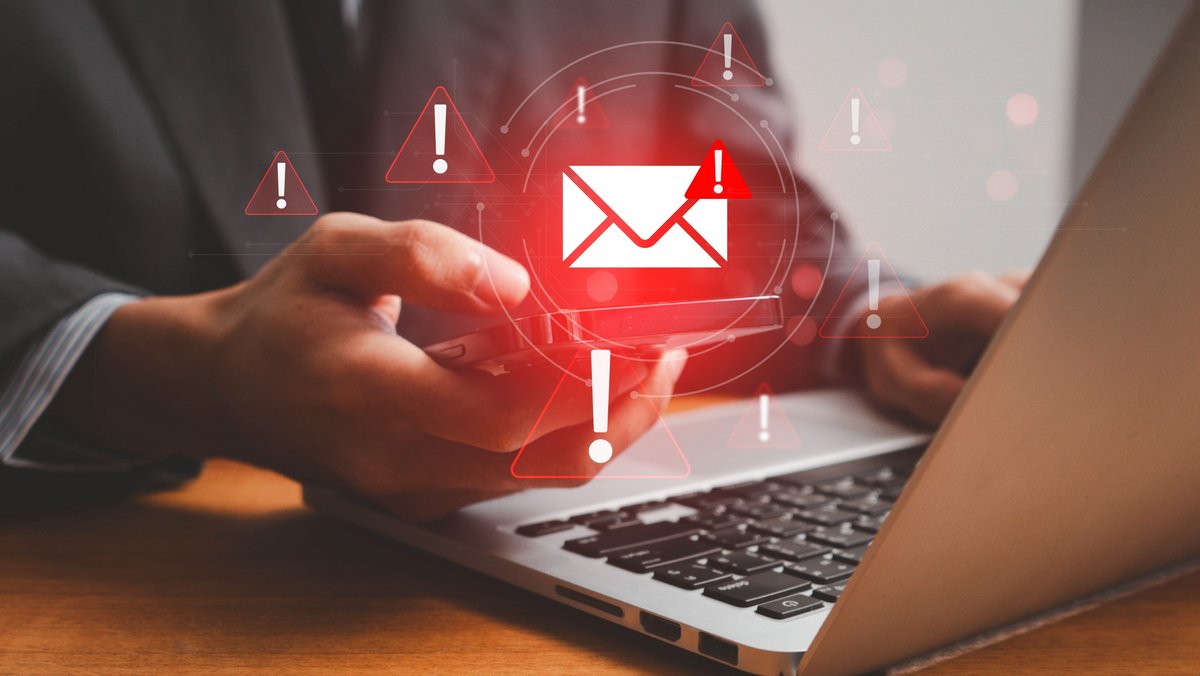 Menace cyber sur Outlook, le virus FinalDraft s’en prend à vos boîtes mail © earth phakphum / Shutterstock