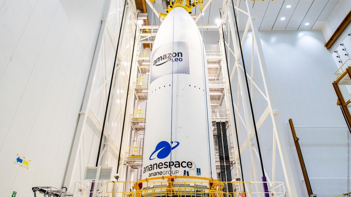 Les 32 satellites Amazon Leo sont encapsulés là-dedans. © Arianespace