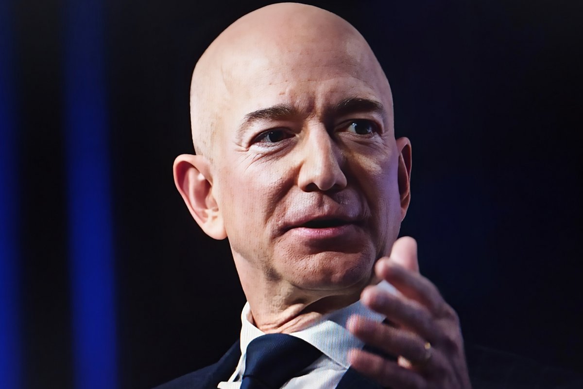 Jeff Bezos lance une pique à Elon Musk. ©FotoField / Shutterstock