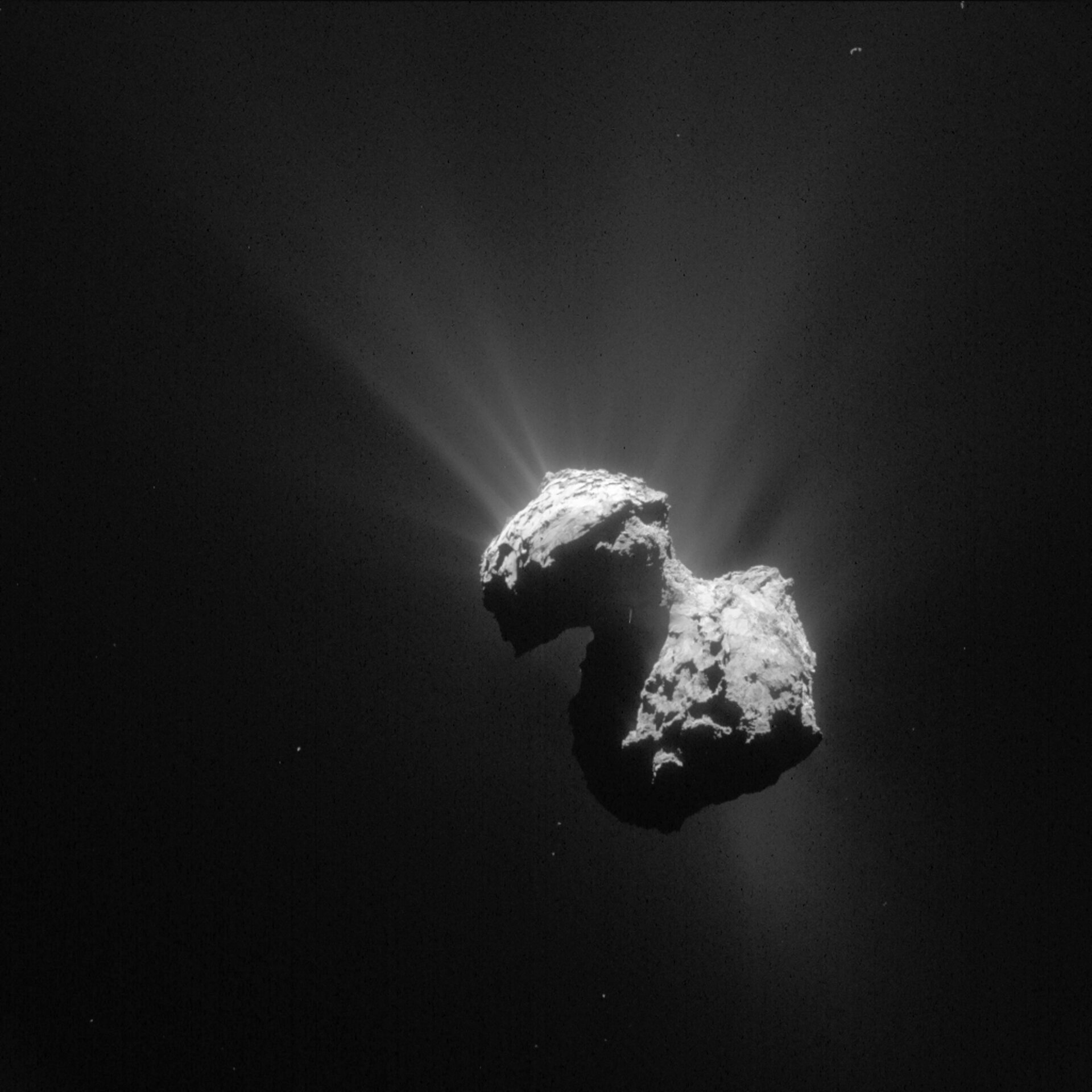 La comète 67p Churyumov-Gerasimenko et ses éjections de gaz. Crédits ESA/Rosetta/NAVCAM – CC BY-SA IGO 3.0