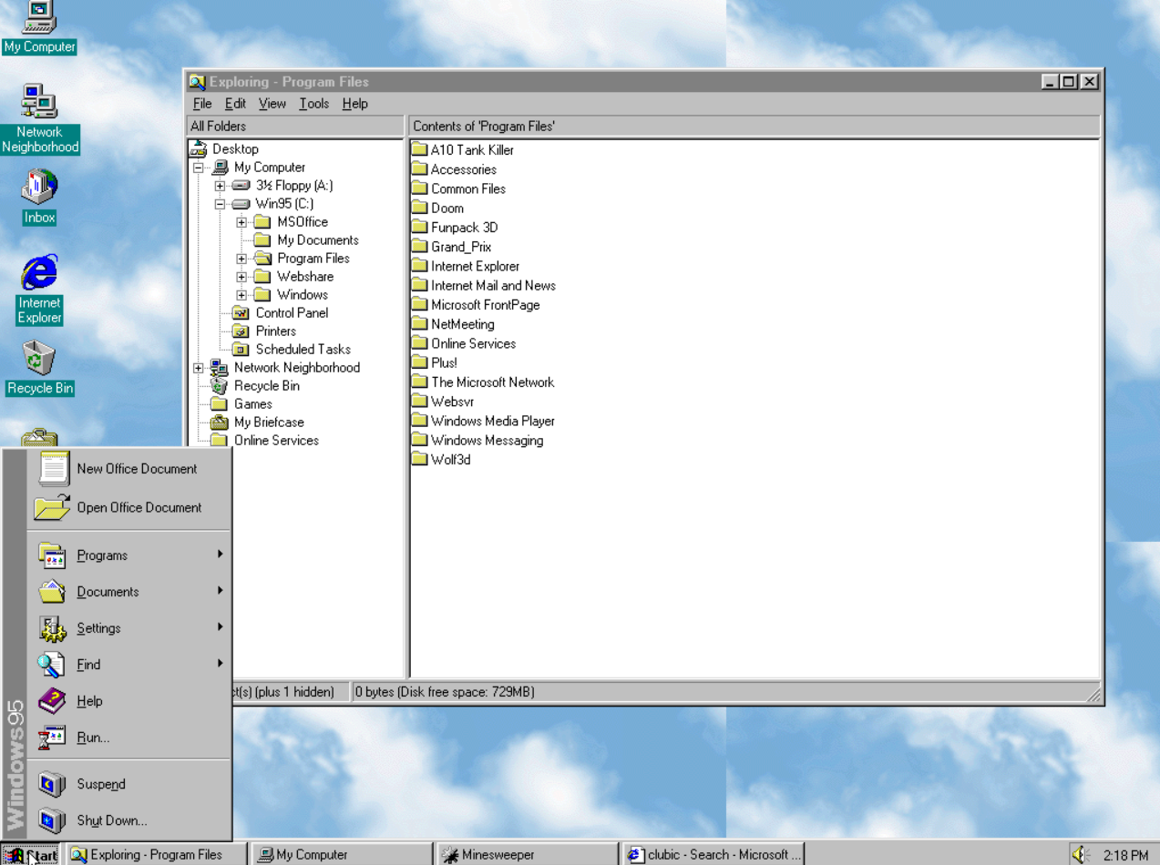 Le bureau de Windows 95, avec son menu Démarrer, sa barre des tâches et l’Explorateur intégré, devenus des standards de l’informatique domestique. © Chloé Claessens / Clubic