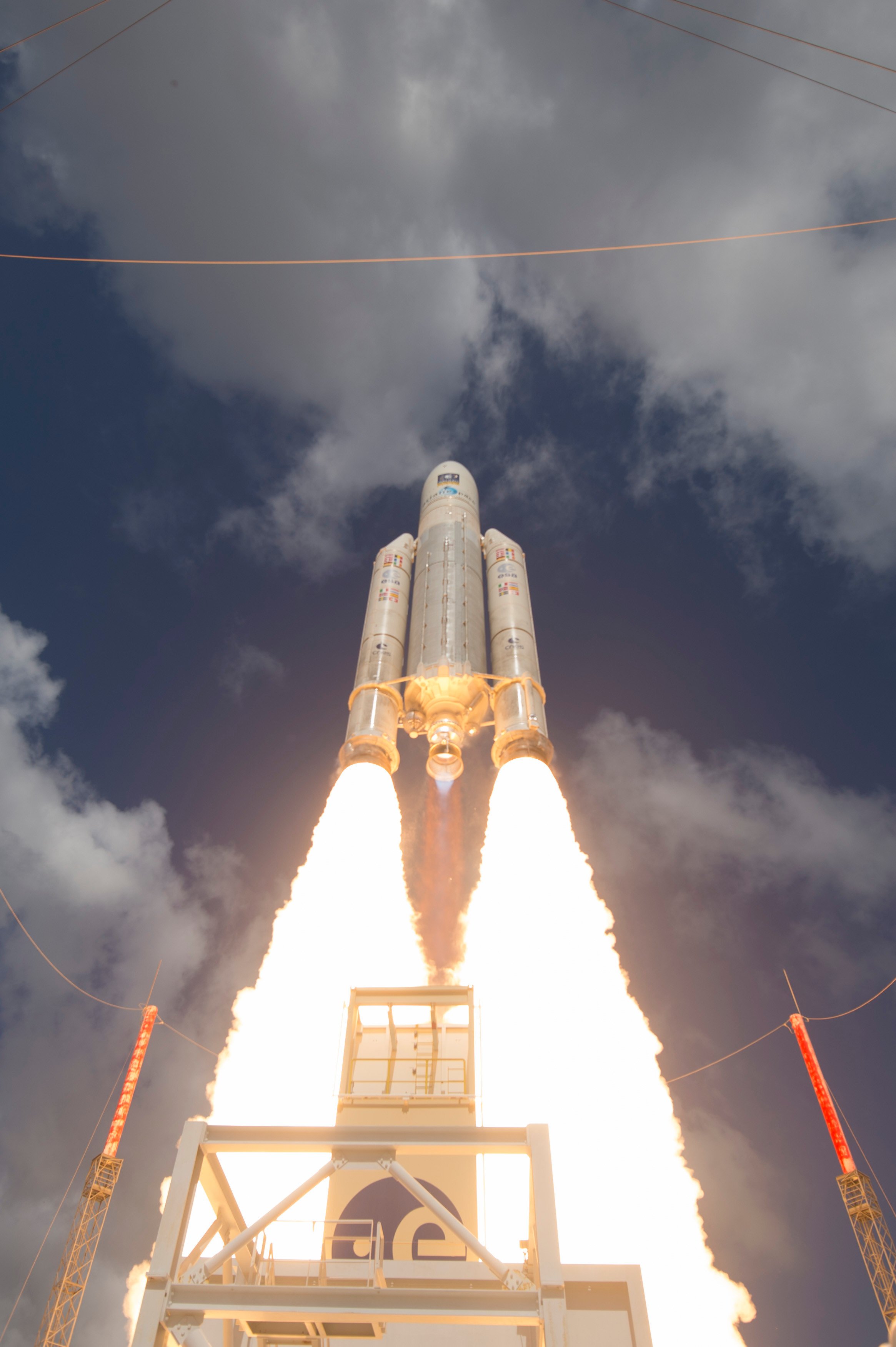 Rappelons quand même qu'Ariane 5, elle, pouvait emporter des lots de 4 satellites Galileo... © ESA