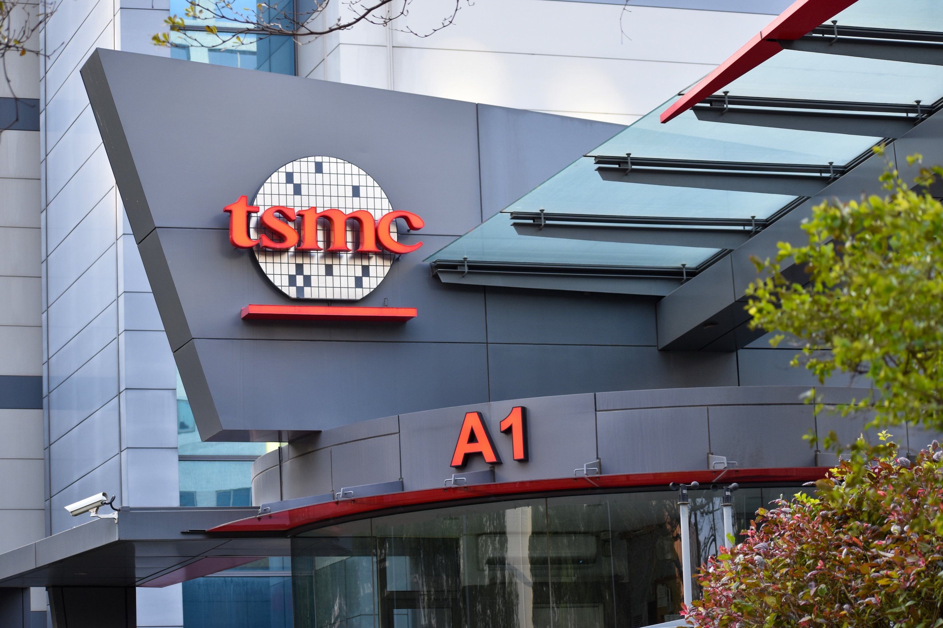Un bâtiment de TSMC © AlmondYue / Shutterstock