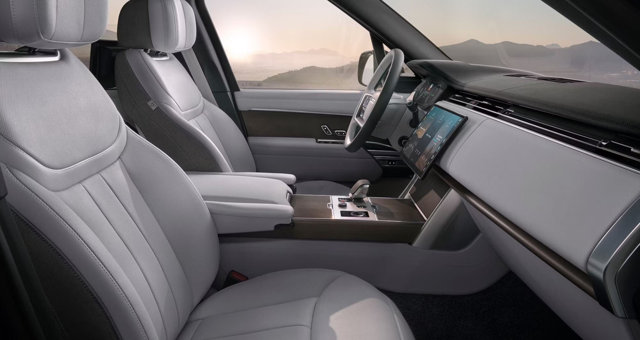 A bord, Ranger Rover promet "un espace lumineux et apaisant, fruit d’un mélange sophistiqué de matériaux." ©Range Rover