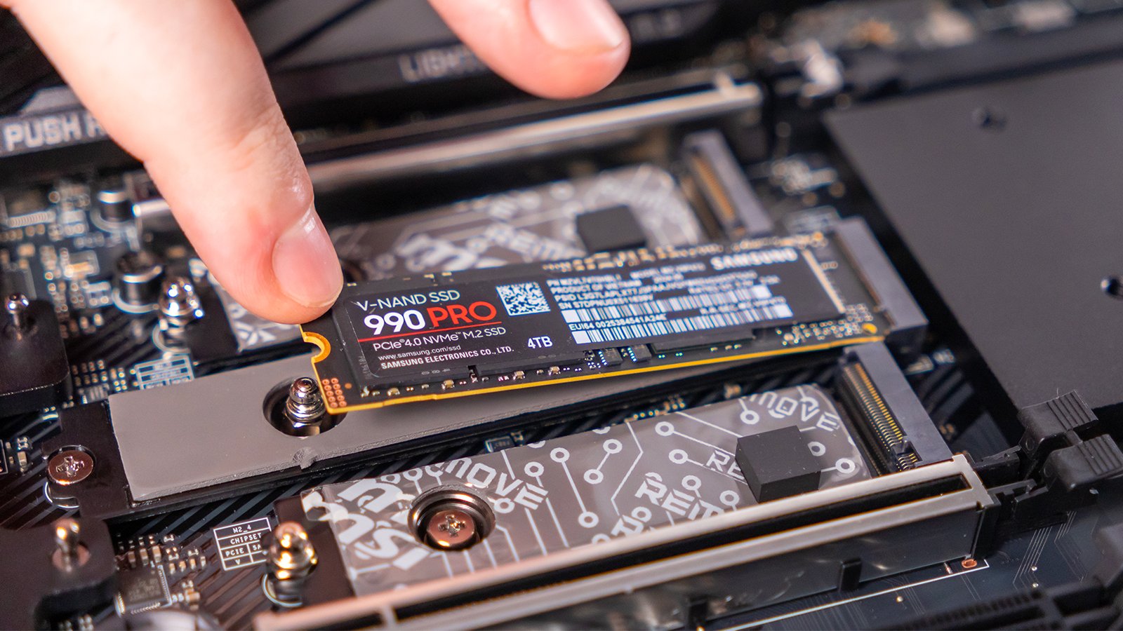 Les SSD s'intègrent facilement dans un PC ©Shutterstock