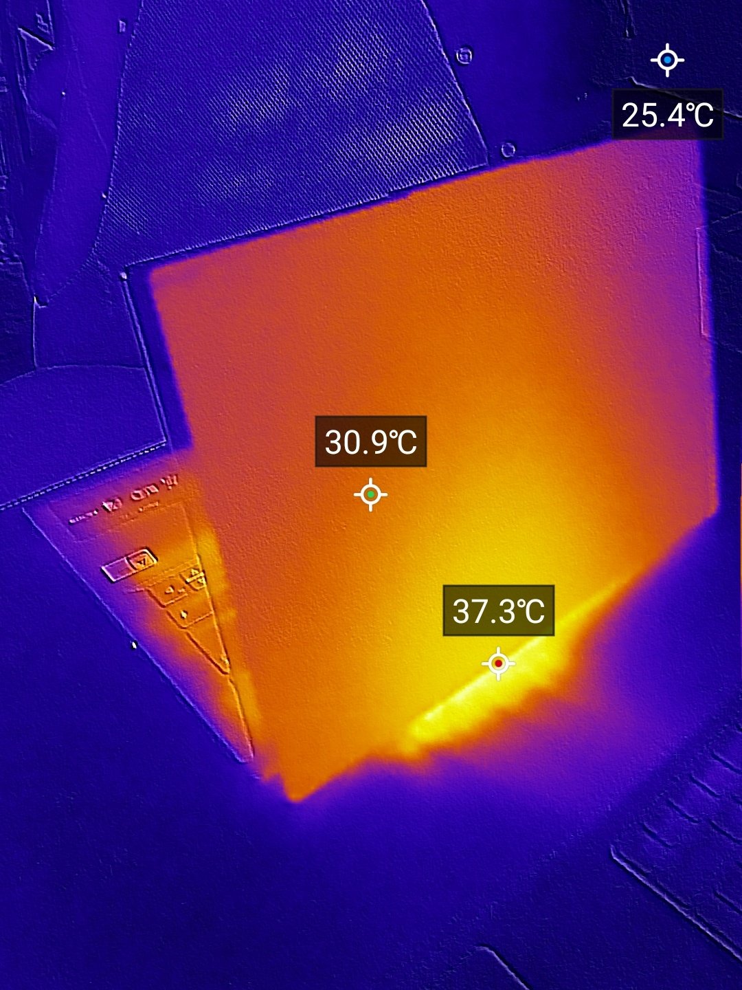 ... et sans jamais se montrer trop audible, le ventilateur se déclenche tout de même souvent. ©Clubic