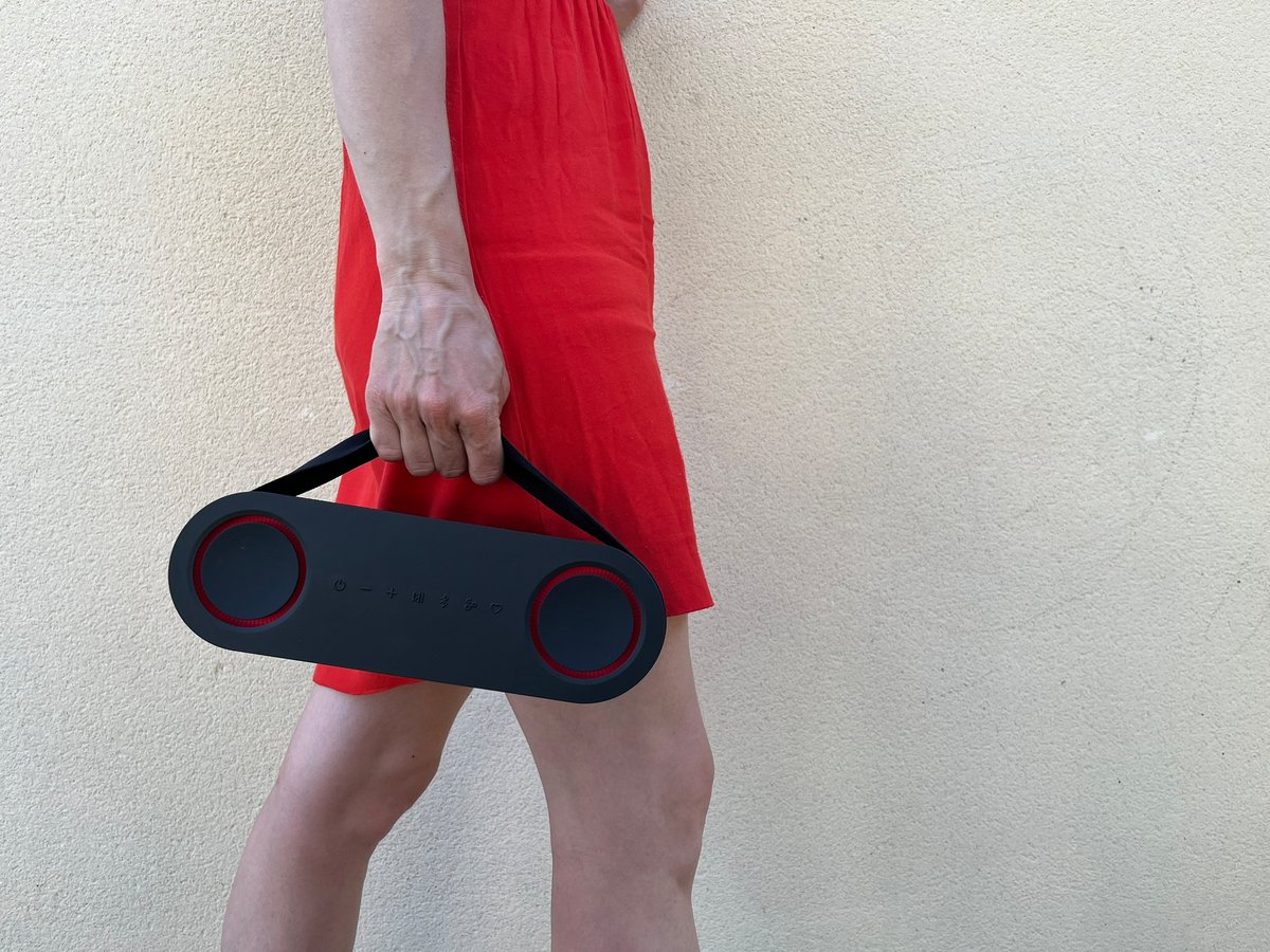 Transporter l'enceinte xboom Bounce ? Un pari réussi pour notre modèle du jour © Vincent Touveneau