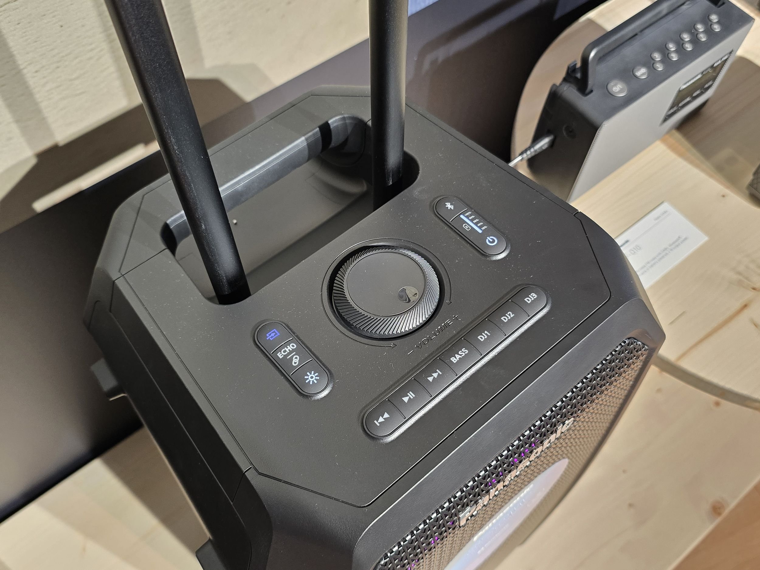 Interface de contrôle complète, avec notamment un trio de boutons DJ © Matthieu Legouge pour Clubic