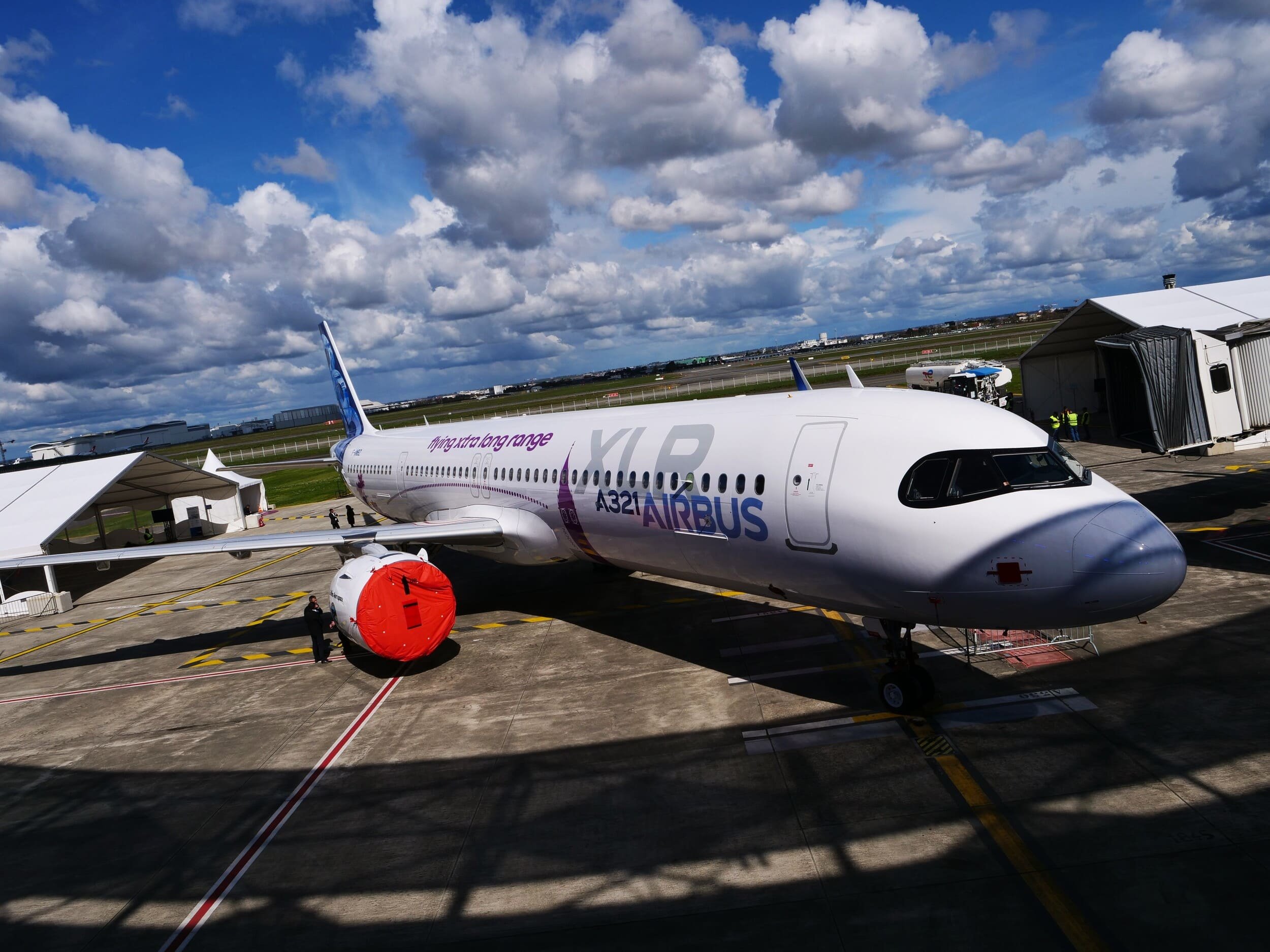 Airbus mise beaucoup sur le SAF. L'Airbus A321 XLR, ici en image, fait partie de ces appareils pouvant embarquer du carburant d'aviation durable. © Alexandre Boero / Clubic