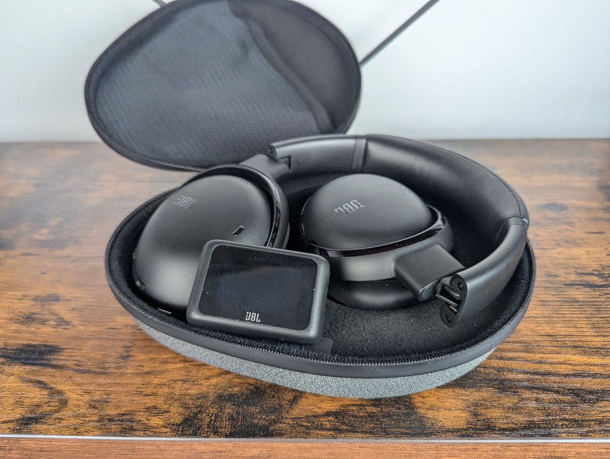 Pliable et suffisamment bien conçu, ce casque coche les cases d'un bon produit nomade ©Guillaume Fourcadier pour Clubic
