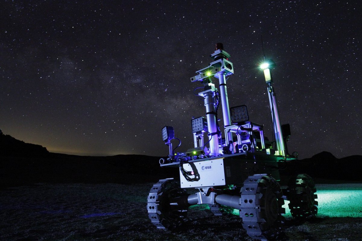 Essais d'un rover en conditions désertiques la nuit à Tenerife. ©Fernando Gandía/GMV