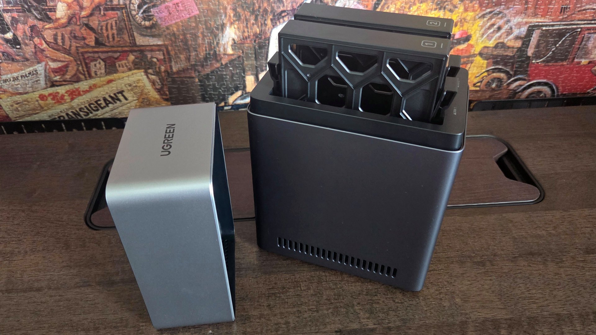 L'accès aux deux tiroirs de stockage du NASync DH2300. ©Nerces pour Clubic