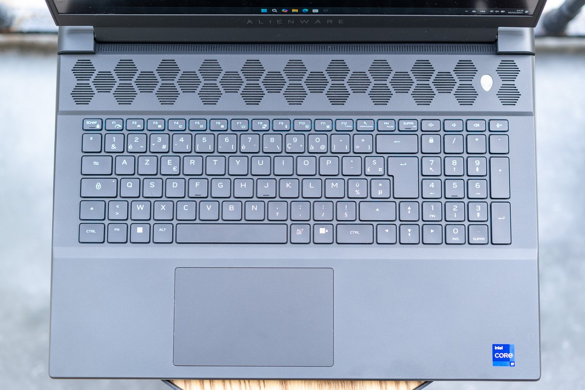 Le clavier est globalement très réussi, mais le trackpad est trop petit // © Nathan Le Gohlisse pour Clubic