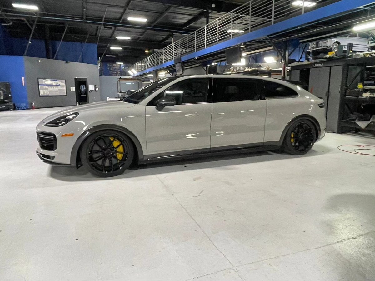 Le Porsche Cayenne Turbo GT de Priscilla et Mark Zuckerberg © Instagram @Zuck