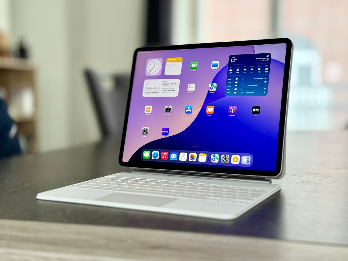 Plus besoin de clavier dédié avec un iPad pliable © Mathieu Grumiaux pour Clubic