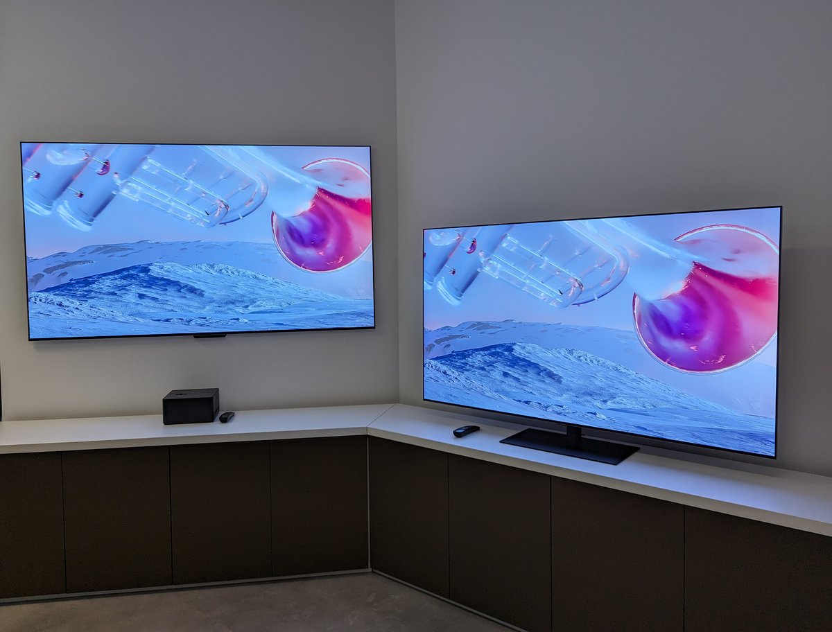  Les LG OLED M4, au mur, et G4 à droite © Nicolas Guyot pour Clubic