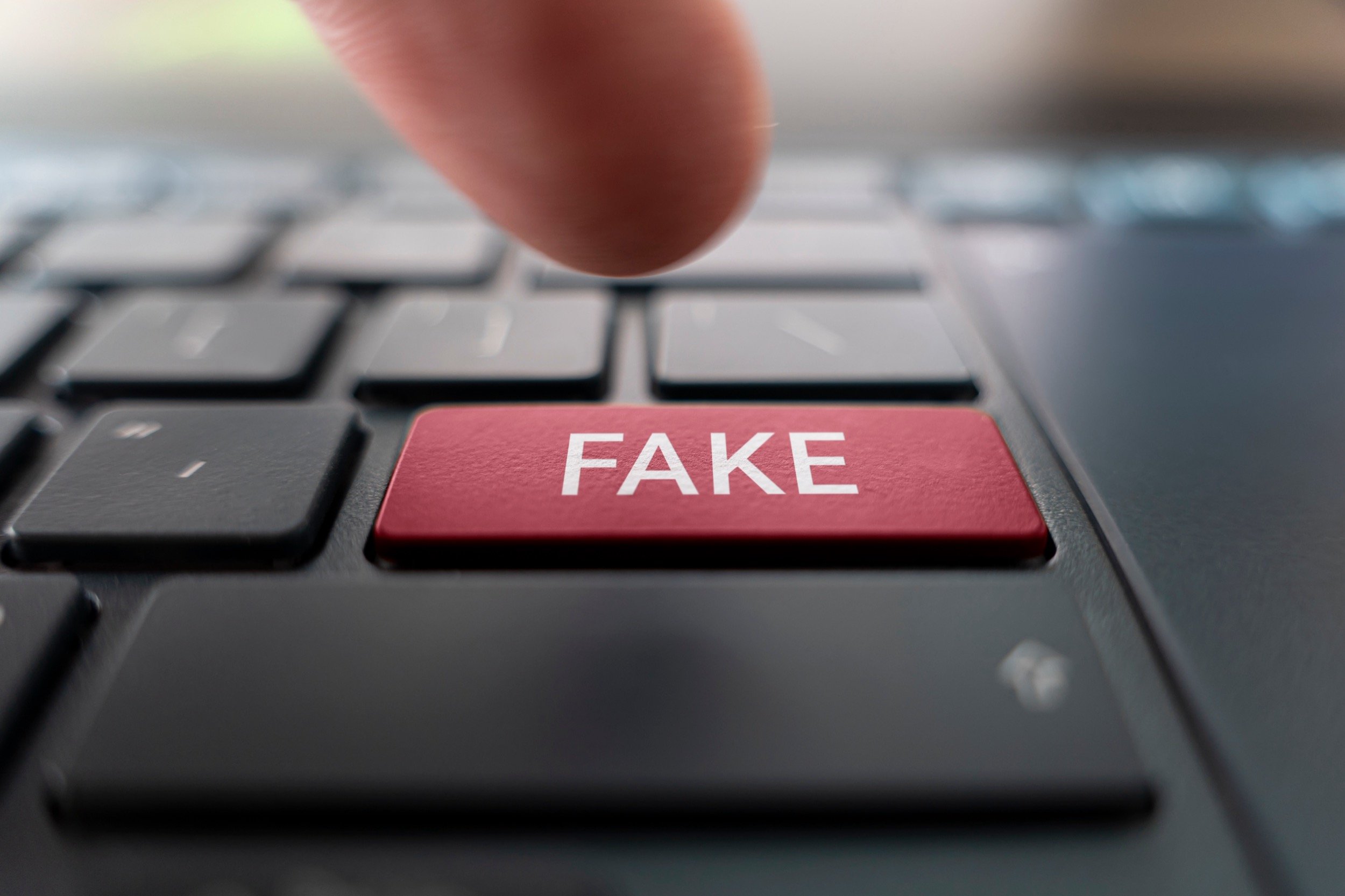 Faux scandales, faux médias et 25 pays touchés par la même fraude Meta ©Shutterstock 