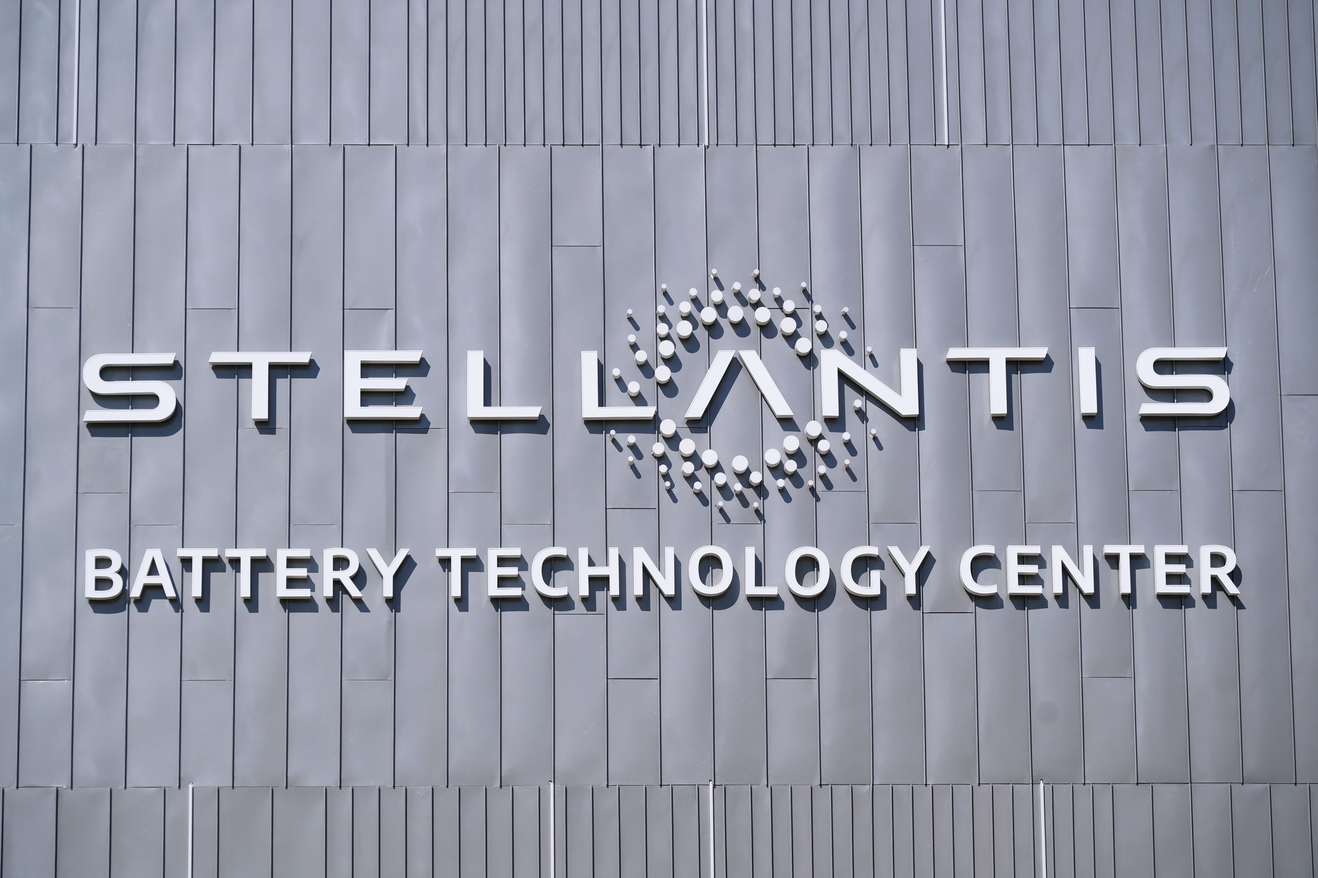 Plus légères, plus autonomes et moins chères que les lithium-ion, ces nouvelles batteries pourraient arriver d'ici 2030 © MikeDotta / Shutterstock