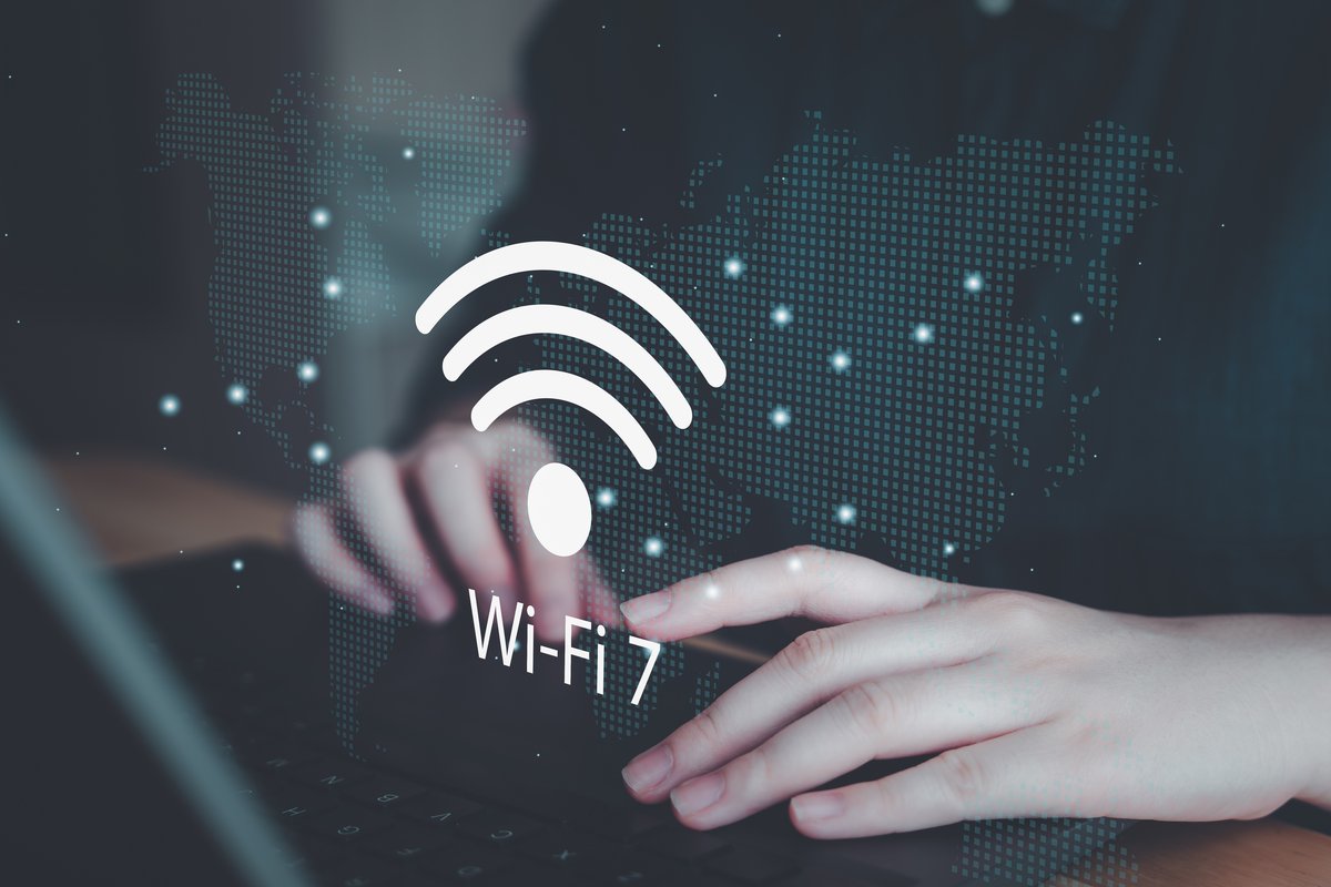 Le Wi-Fi 7 affiche un débit maximal théorique de 46Gbit/s soit environ 2,4 fois plus rapide que le WiFi 6E et 13 fois plus rapide que le WiFi 5.  © Tanoy1412 / Shutterstock