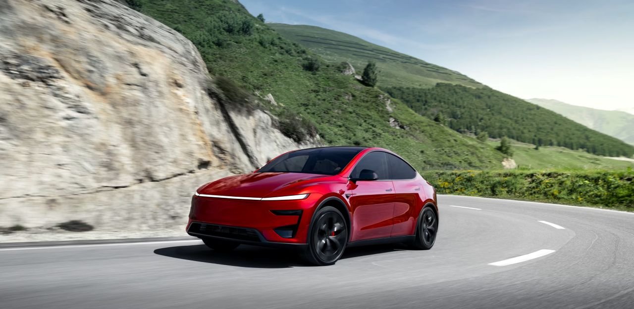 La nouvelle Tesla Model Y Performance affiche des lignes moins sages que sa consœur - ©Tesla