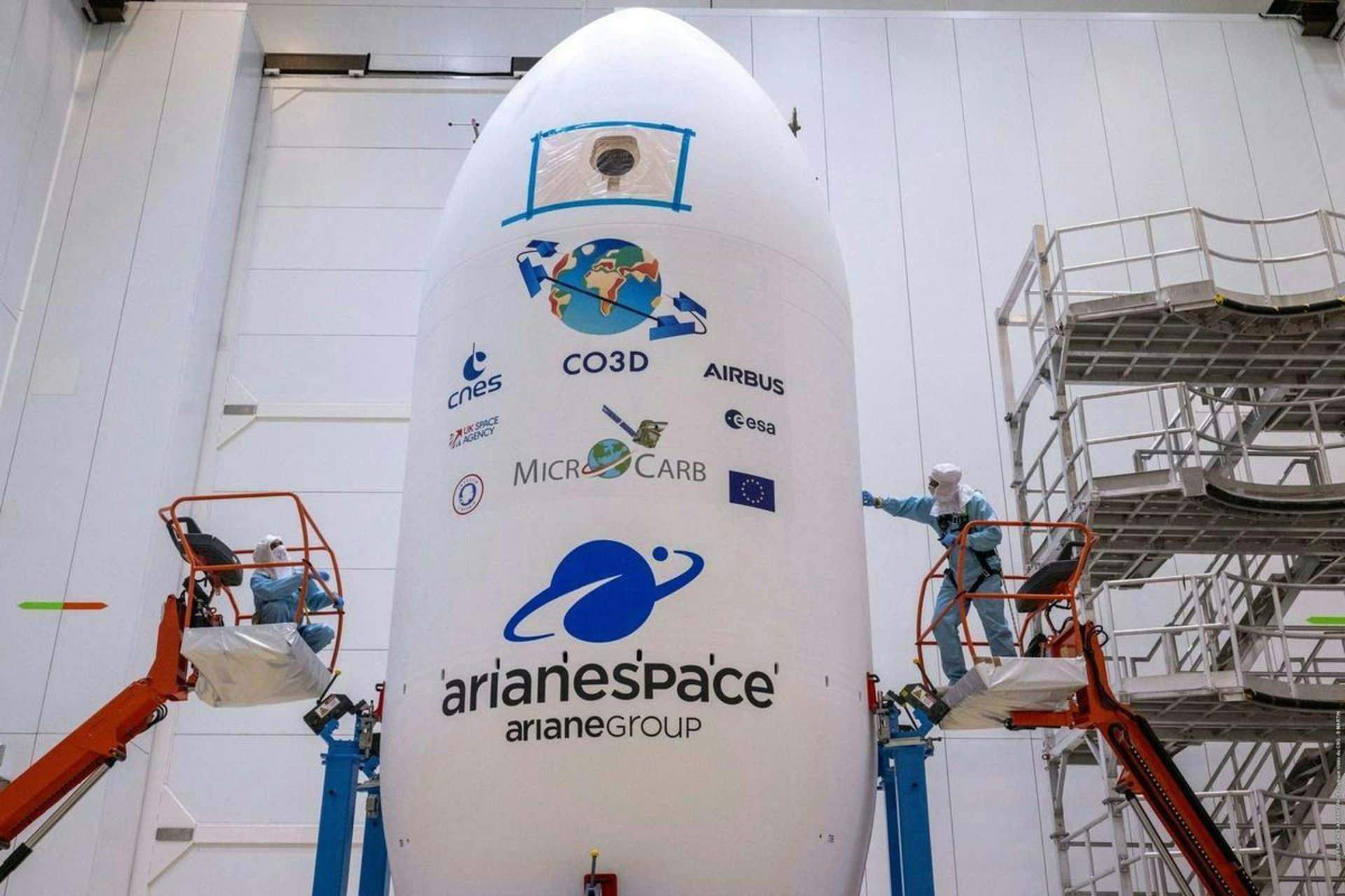 Fermeture de la coiffe d'un satellite de la constellation CO3D © CNES/ESA/Arianespace/optique video CSG/S Martin 2025