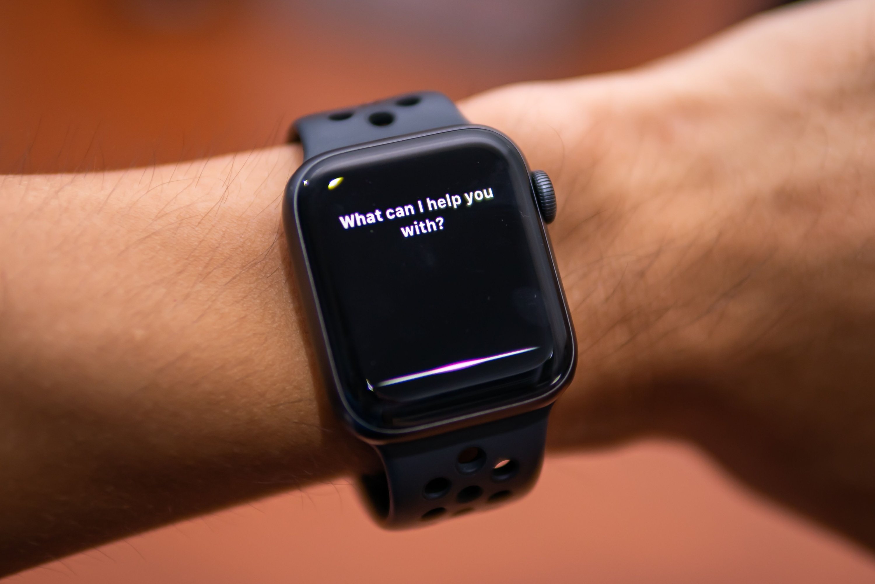 Siri sur une Apple Watcgh © Wachiwit / Shutterstock.com