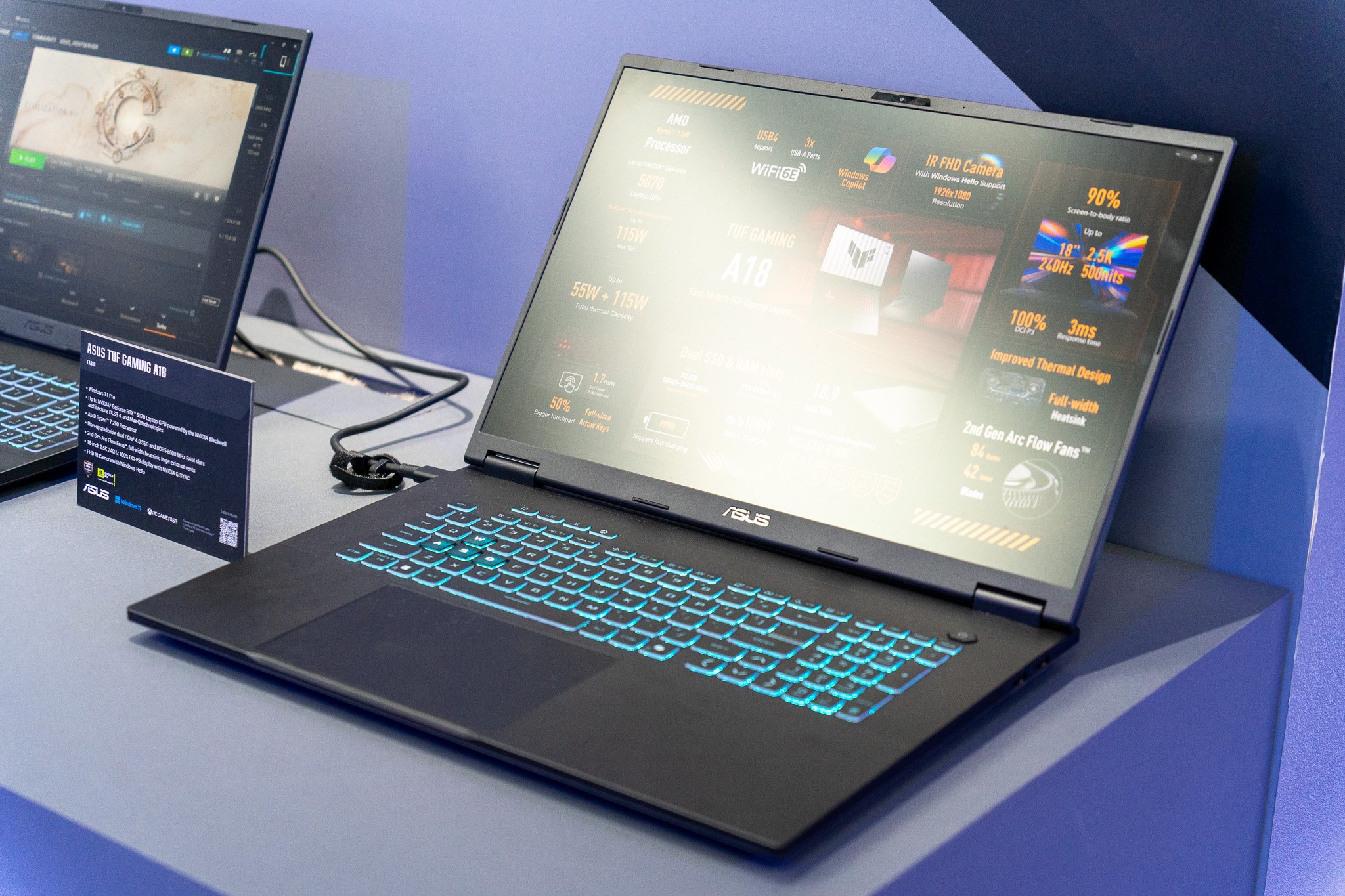 Le TUF Gaming A18, aperçu sur le stand d'ASUS au computex. © Clubic