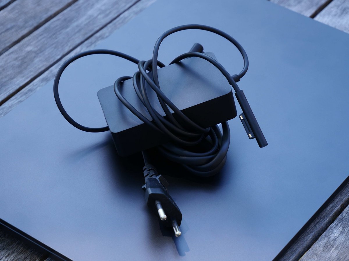 Le chargeur Surface Connect // © Nathan Le Gohlisse pour Clubic