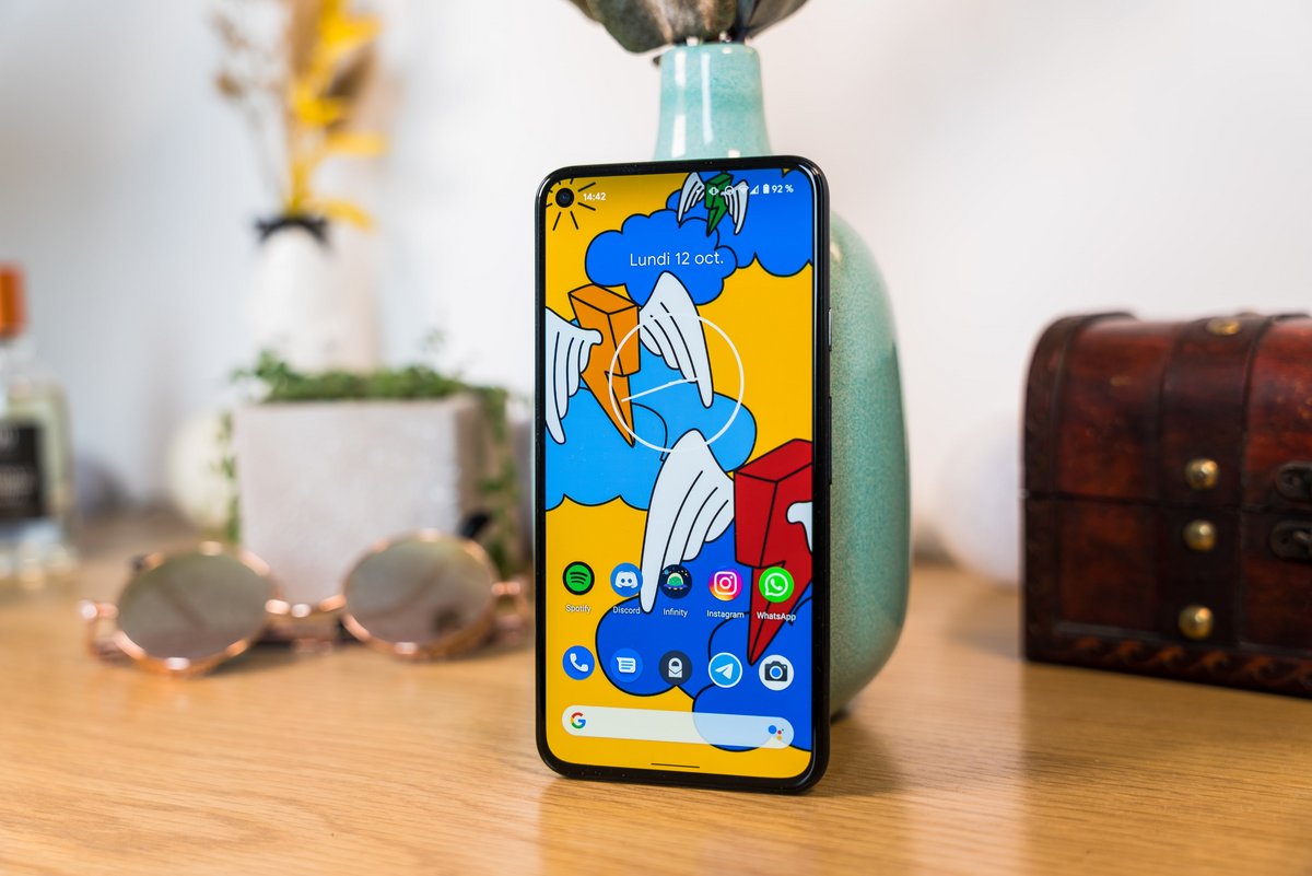 Google Pixel 5 à gauche, Google Pixel 4a à droite © Pierre Crochart et Gabriel Manceau pour Clubic