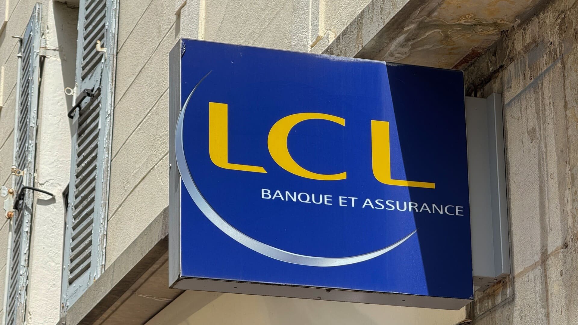 L’application et le site de LCL sont touchés par une panne ce mardi 27 octobre. © KimVermaat / Shutterstock