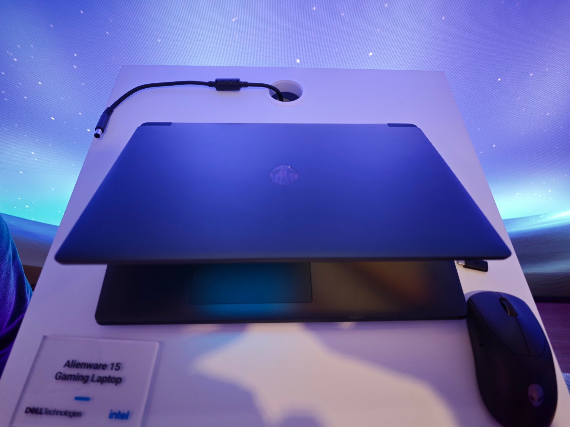 L'Alienware 15 est officiel à moins de 1000 euros, une première et de ...