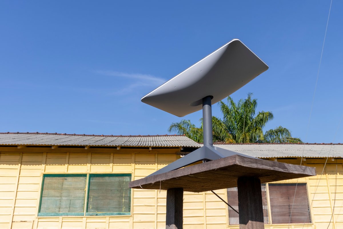 Antenne internet Starlink © Tarcisio Schnaider / Shutterstock