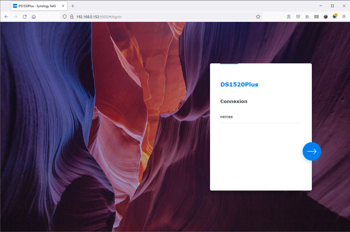 Bizarrement, Synology a scindé en deux pages les étapes « identifiant » et « mot de passe » © Nerces