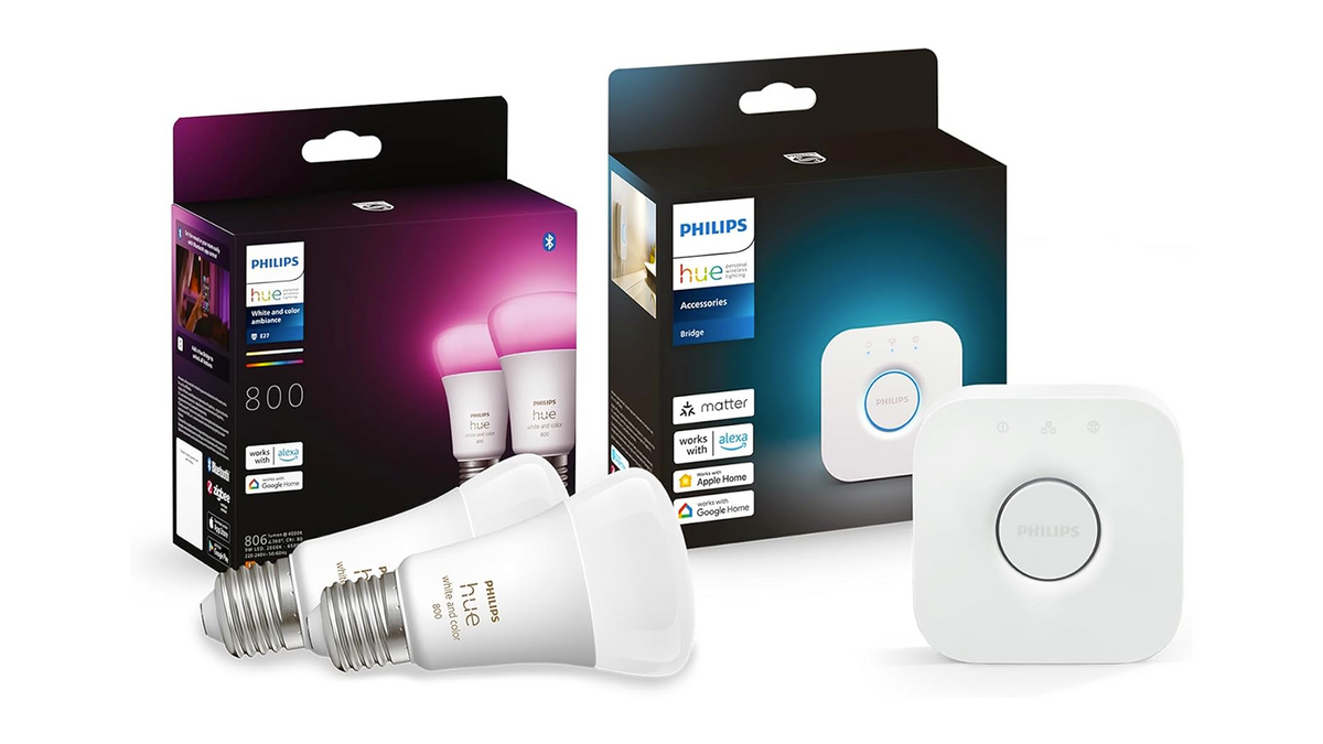 Les deux ampoules et le pont de connexion Philips Hue