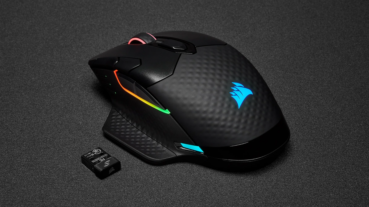 Souris gaming sans fil Corsair Dark Core Pro.