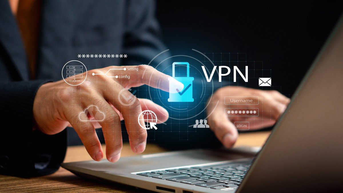 Avec un VPN, vous changez temporairement d'IP, donc de localisation, et pouvez dénicher des offres bien plus attractives que celles qui vous sont d'ordinaire proposées. © earthphotostock / Shutterstock