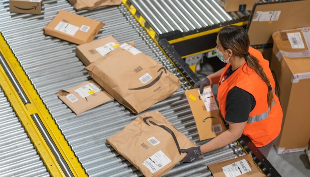 Amazon et La Poste vont avoir besoin de bras supplémentaires © Amazon