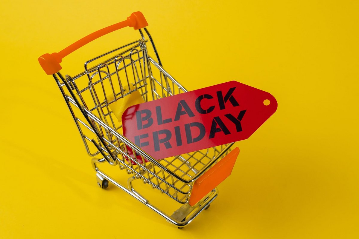 Plusieurs escroqueries du Black Friday qui menacent vos achats en ligne. © Fabian Ponce Garcia / Shutterstock