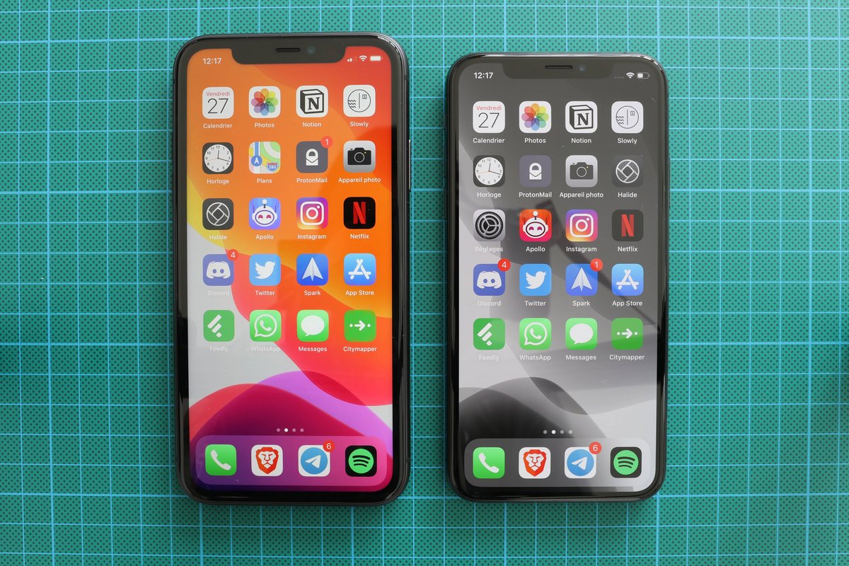 L'iPhone 11 (6,1 pouces) à côté de l'iPhone XS (5,8 pouces). © Pierre Crochart pour Clubic