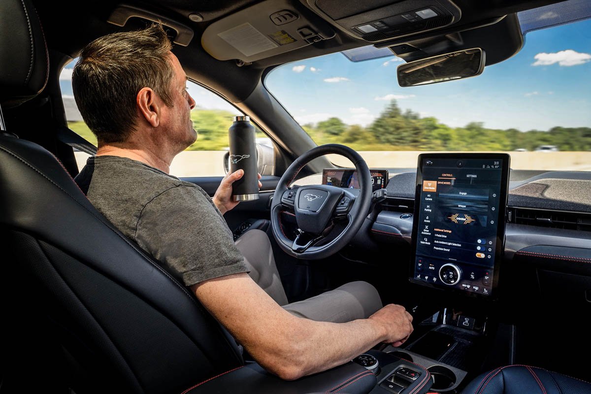 Le système Ford CoPilot assure une conduite "main-libre" sur certaines portions