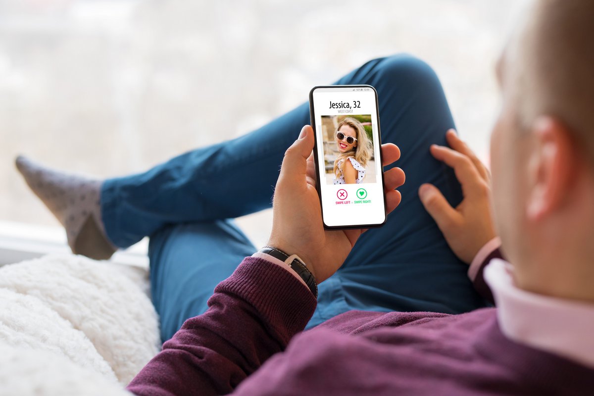 Depuis votre galerie, Tinder va choisir la meilleure photo de profil © Kaspars Grinvalds / Shutterstock