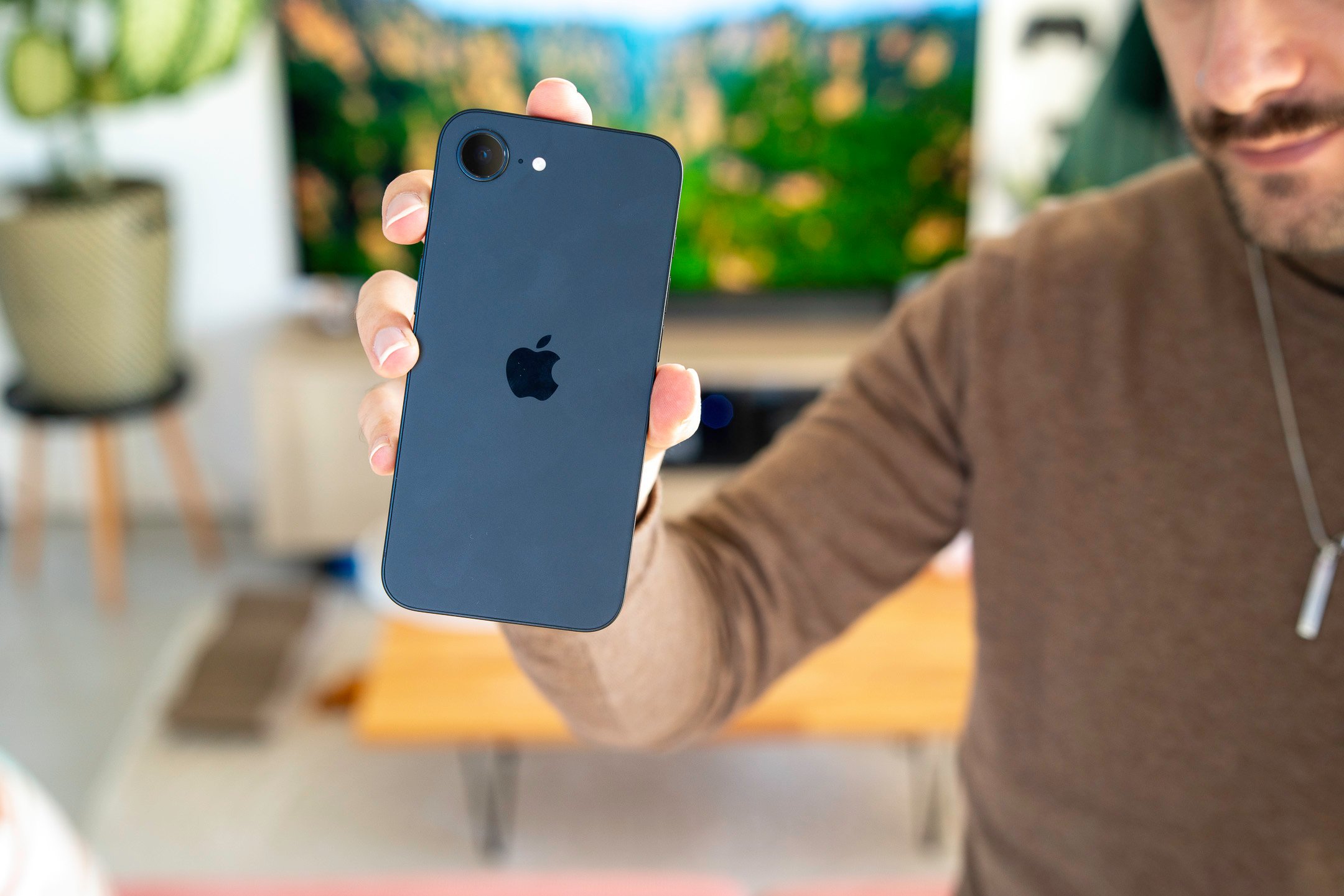 L'iPhone 16e actuel se vend très bien. L'iPhone 17e, un futur best-seller ? ©Pierre Crochart pour Clubic